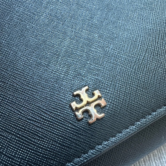 Tory Burch Leather Chain-Link Crossbody Bag - Picture 3 of 16